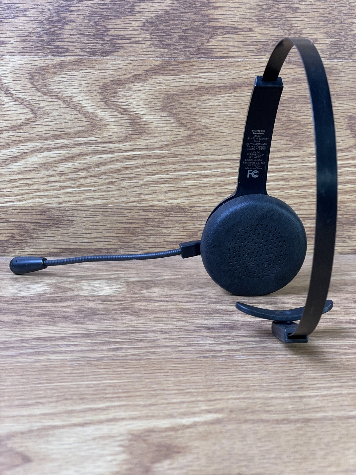 Levn LE-HS010 Superior Black Noise Canceling Bluetooth V5.0 Headset Used