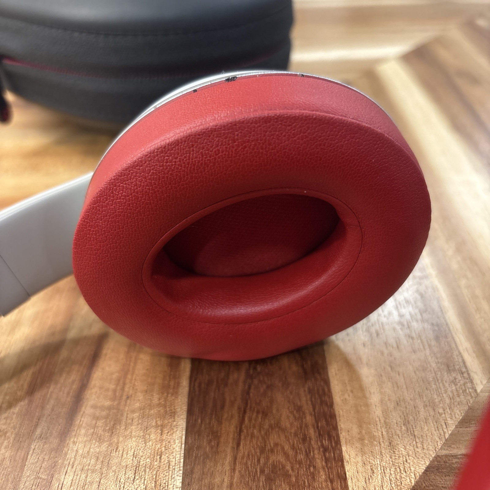 Beats by Dr. Dre Studio 2.0 White Red Over The Ear Wired Headphones Model B0500
