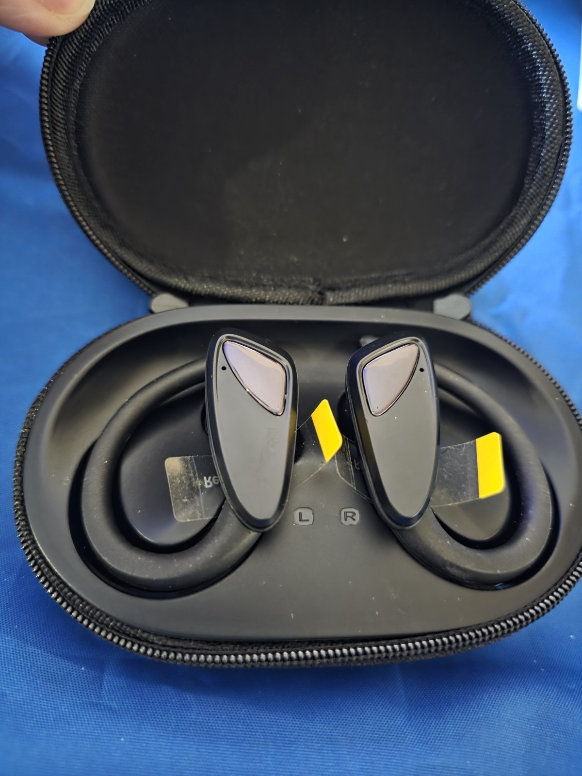 GEARit Sport Hook Wireless Earbuds Waterproof IPX7 Bluetooth 5.4 Zipper Case