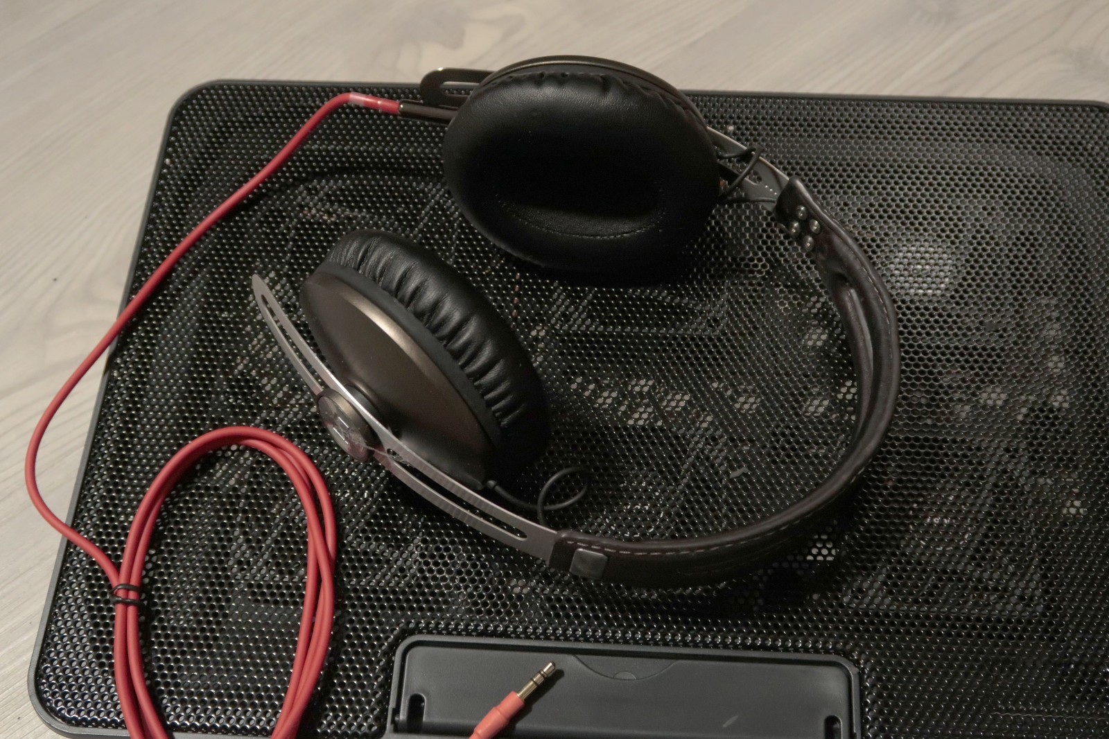 Sennheiser Momentum 1.0 Over-ear Hi-fi Wired Closed-back Headphone