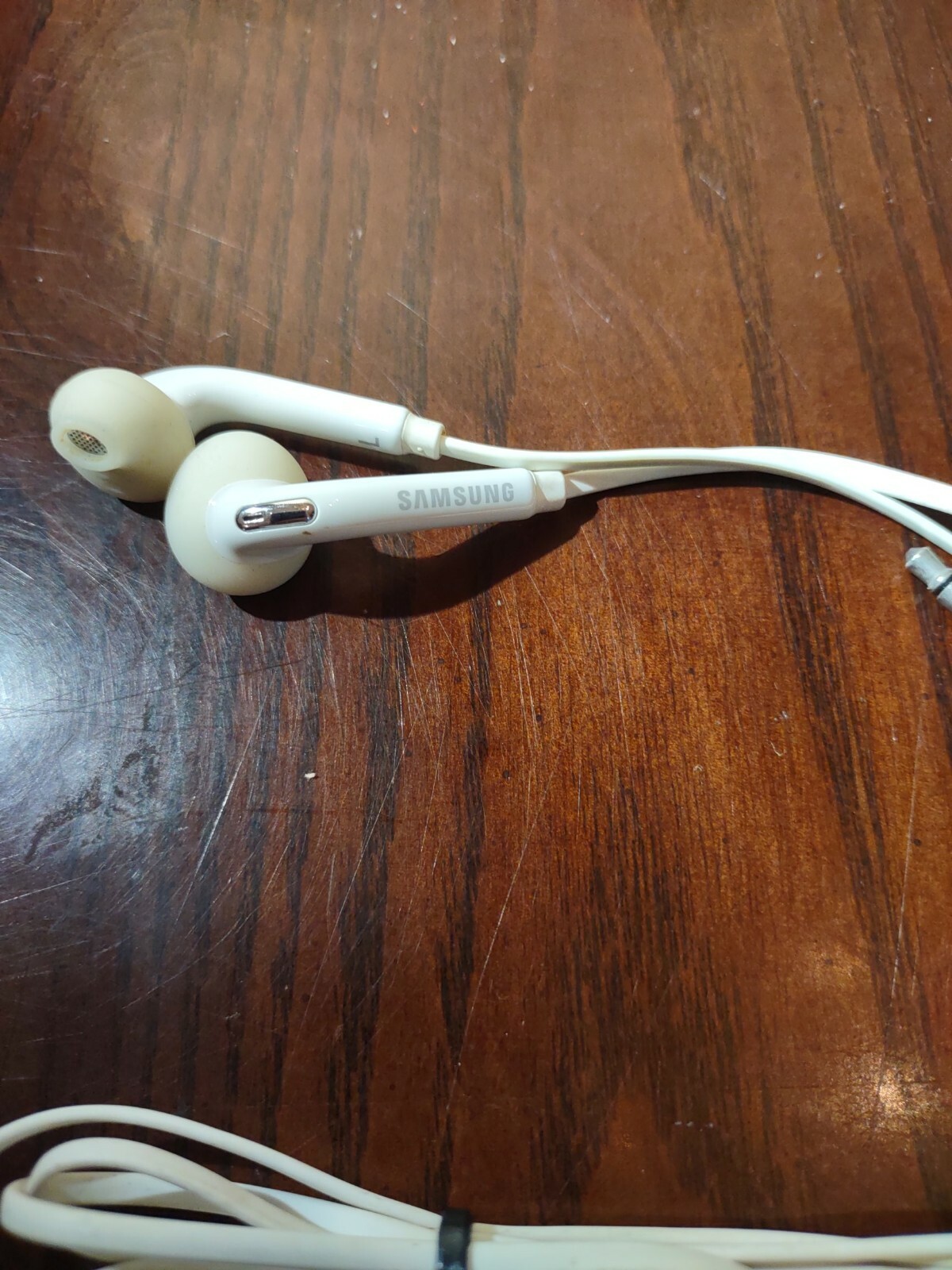 Samsung White Used Earbuds-SHIPS N 24 HOURS