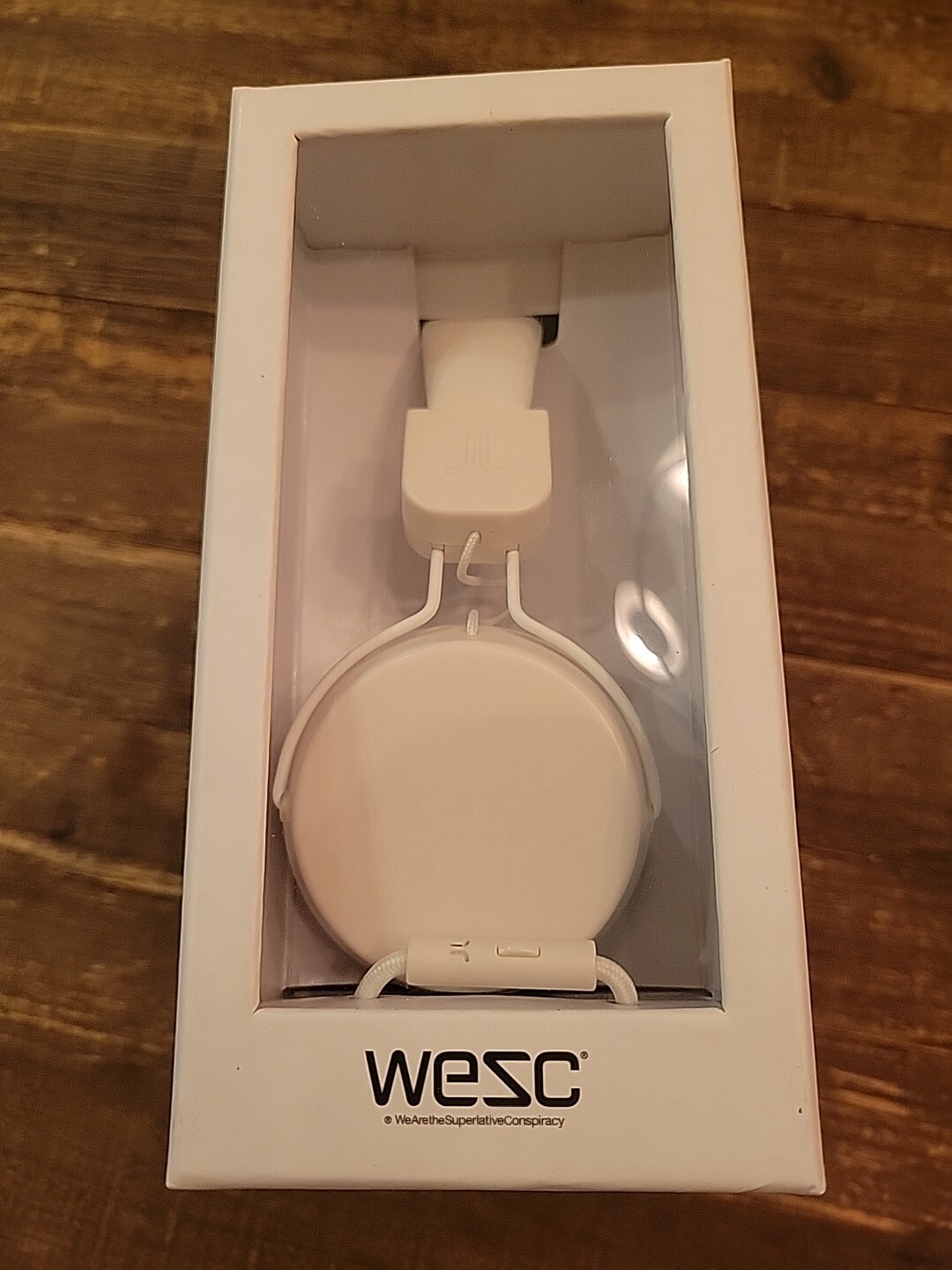 WeSC Piston On-Ear Street Headphones White Over Ear Headphones Sweden 3.5mm Jack