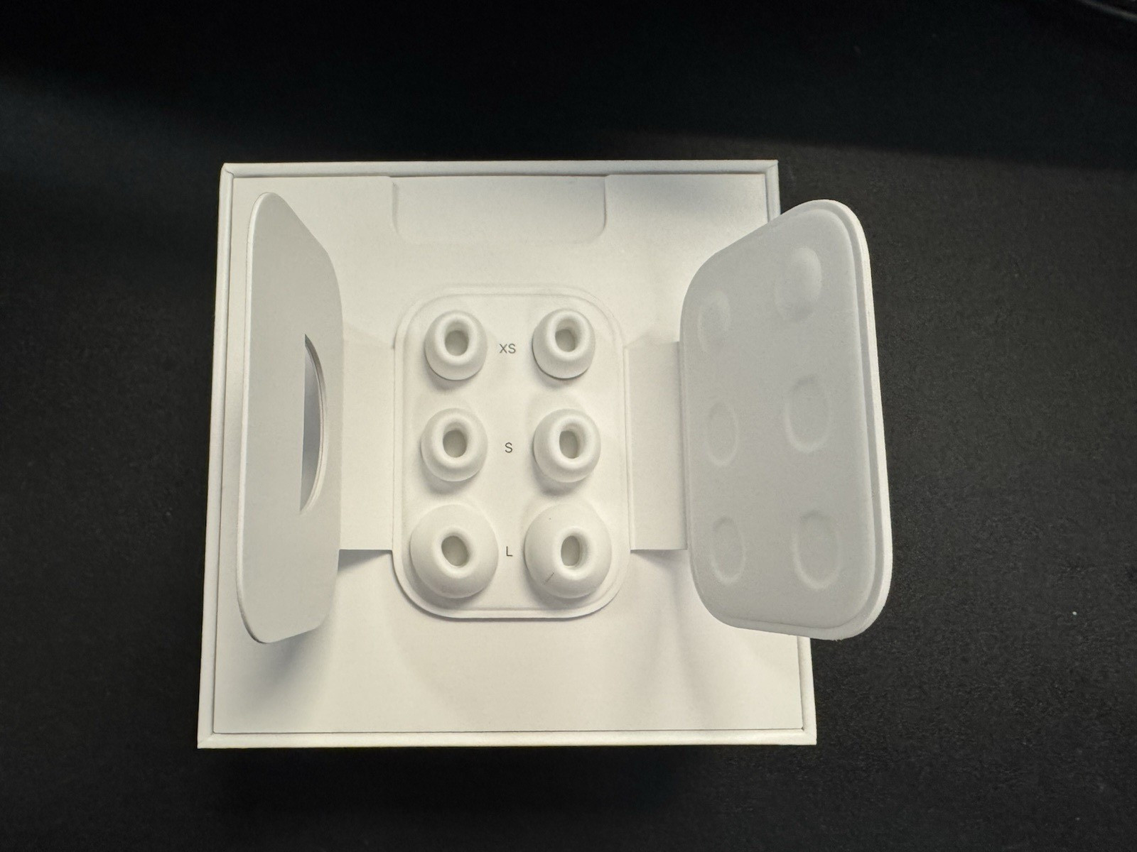 Apple AirPods Pro 2 White In-Ear Bluetooth Earbuds Active Noise Canceling w/box