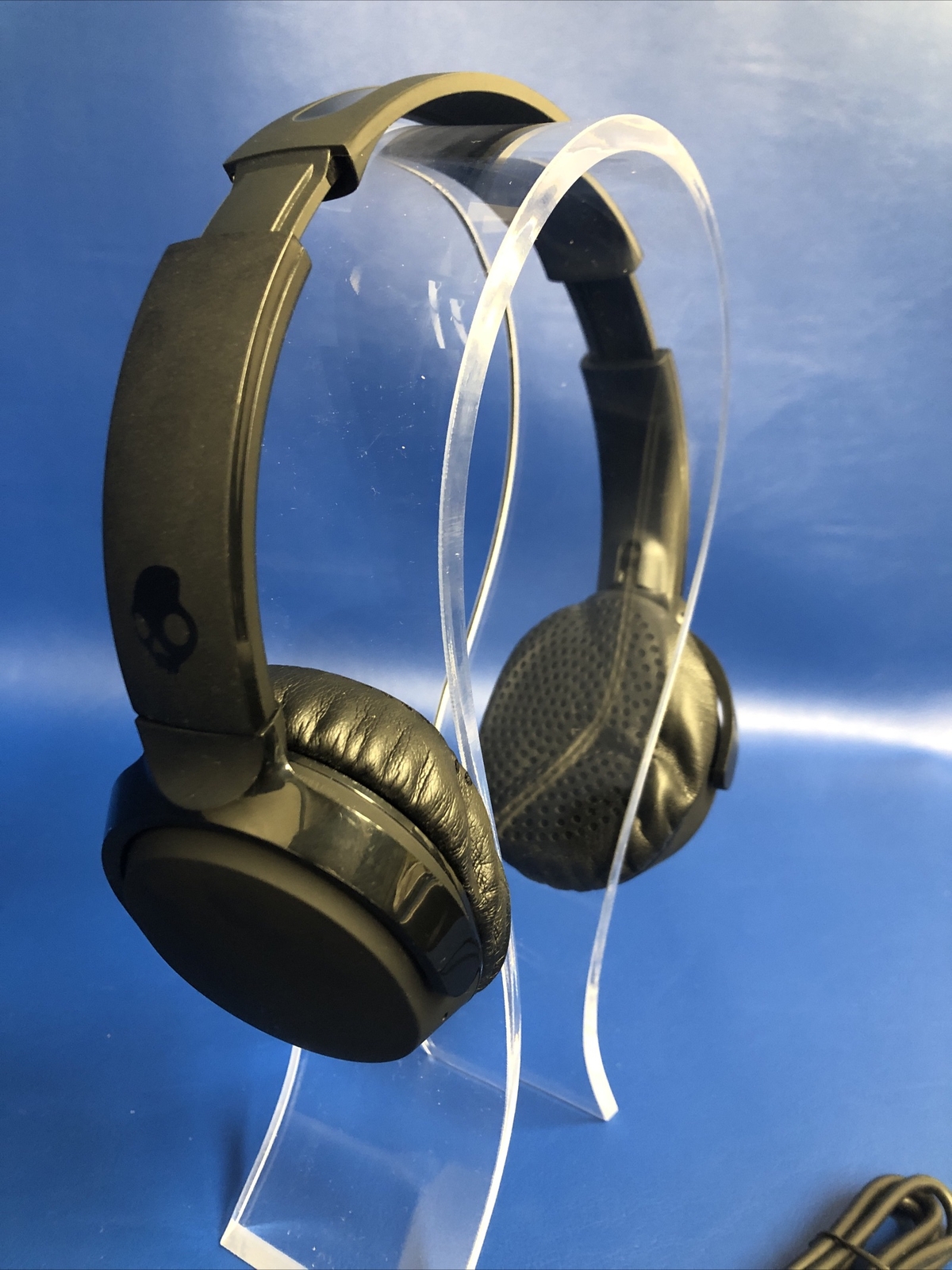 LOT OF 2X SKULLCANDY S5PXWL003 RIFF WIRELESS ON-EAR HEADPHONES