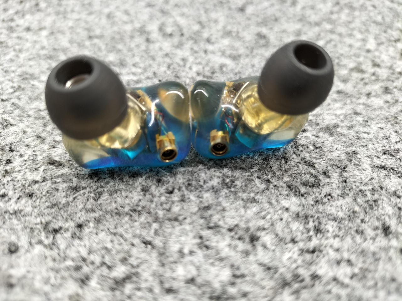 iBasso AM05 5-BA IEMs 2.5mm Blue w/Adapter – Ultra-Light 6.6g 32Ω 115dB