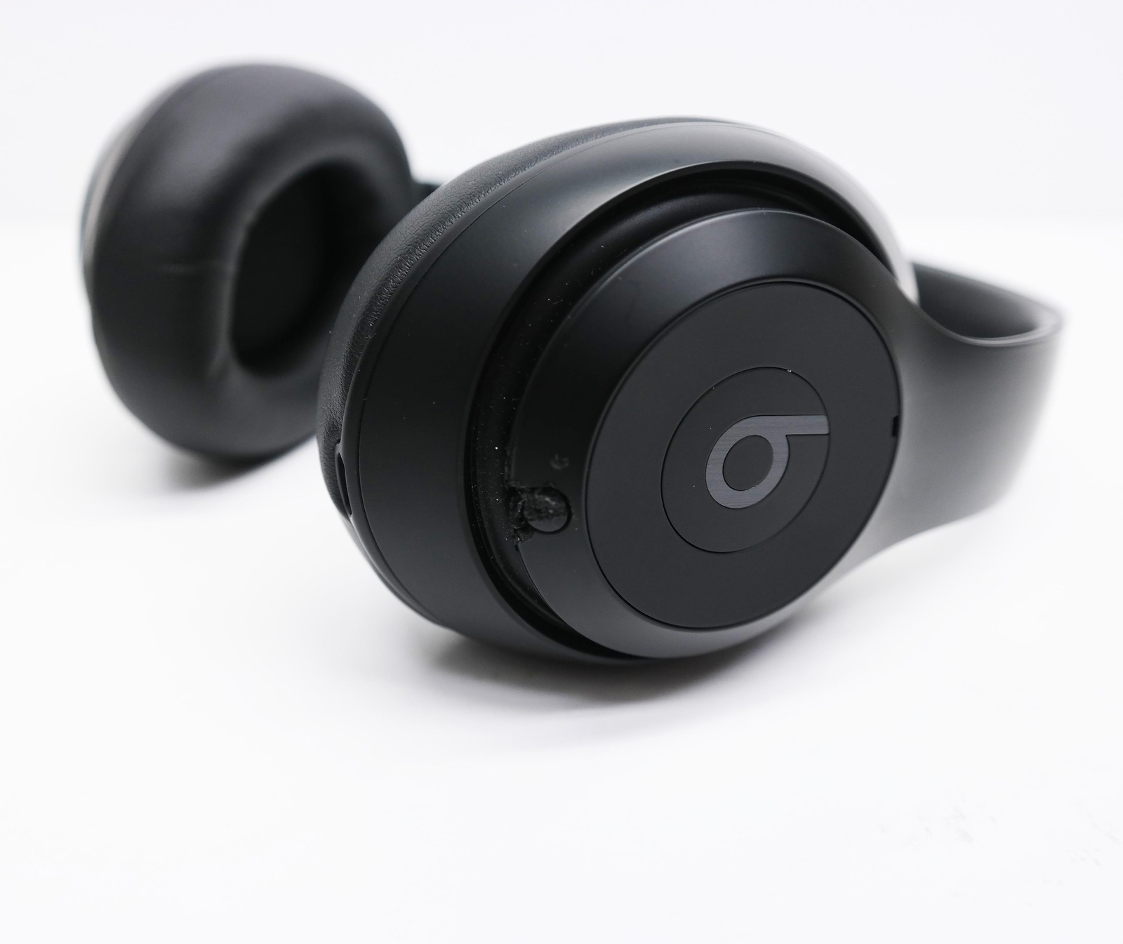 Beats by Dr. Dre Studio Pro Over Ear Headphones MQTP3LL/A Black READ