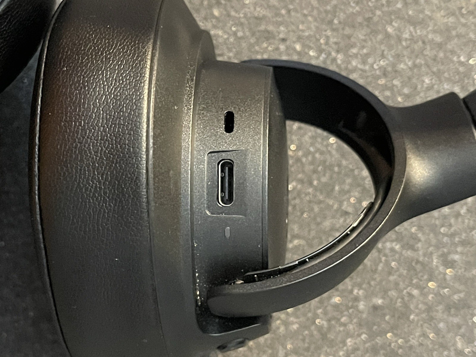 JBL Tune 770NC Wireless Bluetooth Over-Ear Headphones Black Built-In Mic