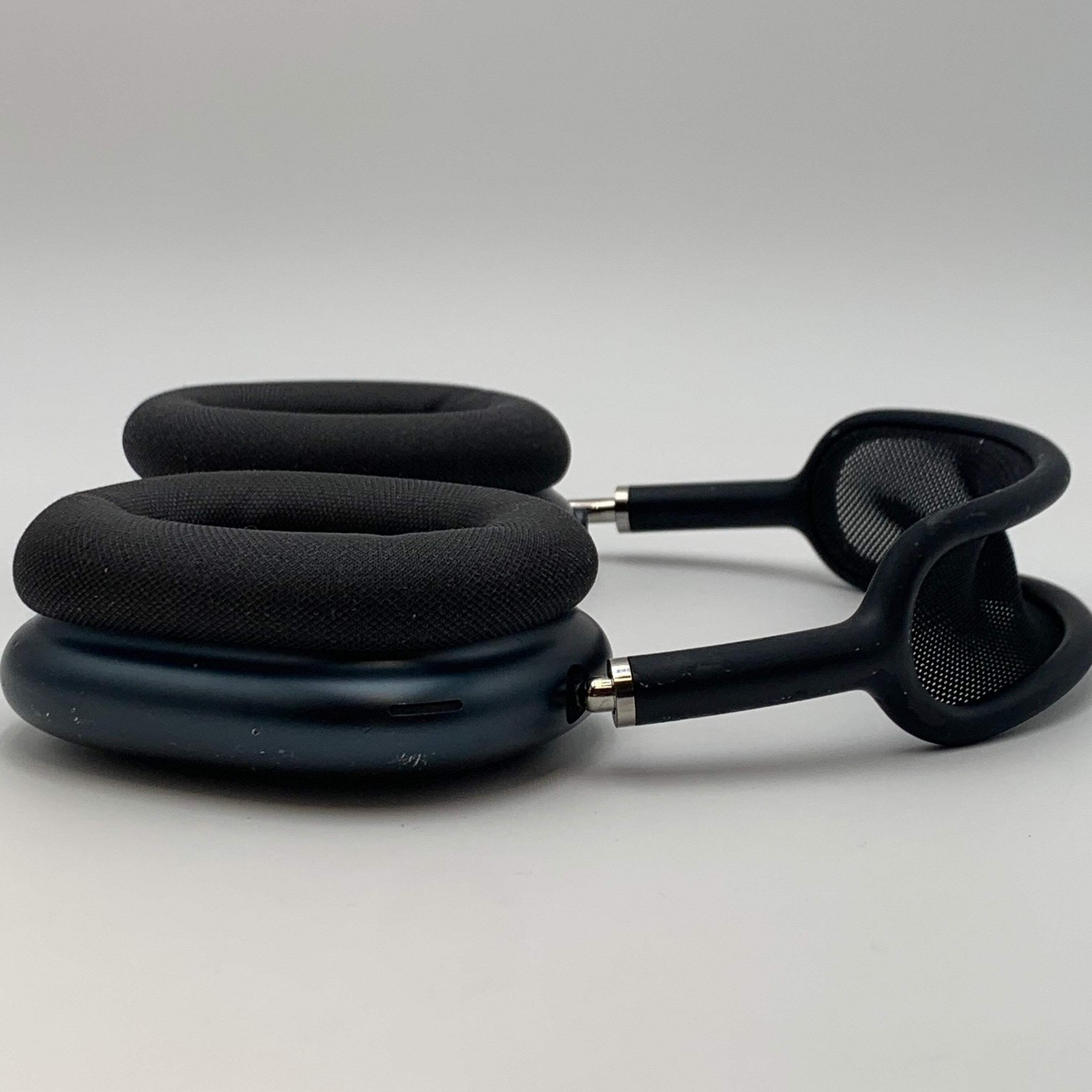 Apple AirPods Max A3184 (USB-C) Over-Ear Headphones Midnight