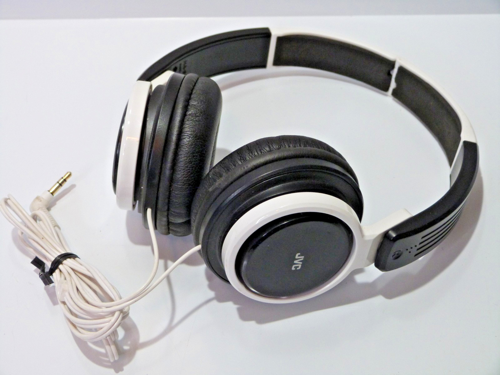 Cool Cosplay JVC Folding Headphones HA-S200-W Riptidz White – Cosplay 80’s 90’s