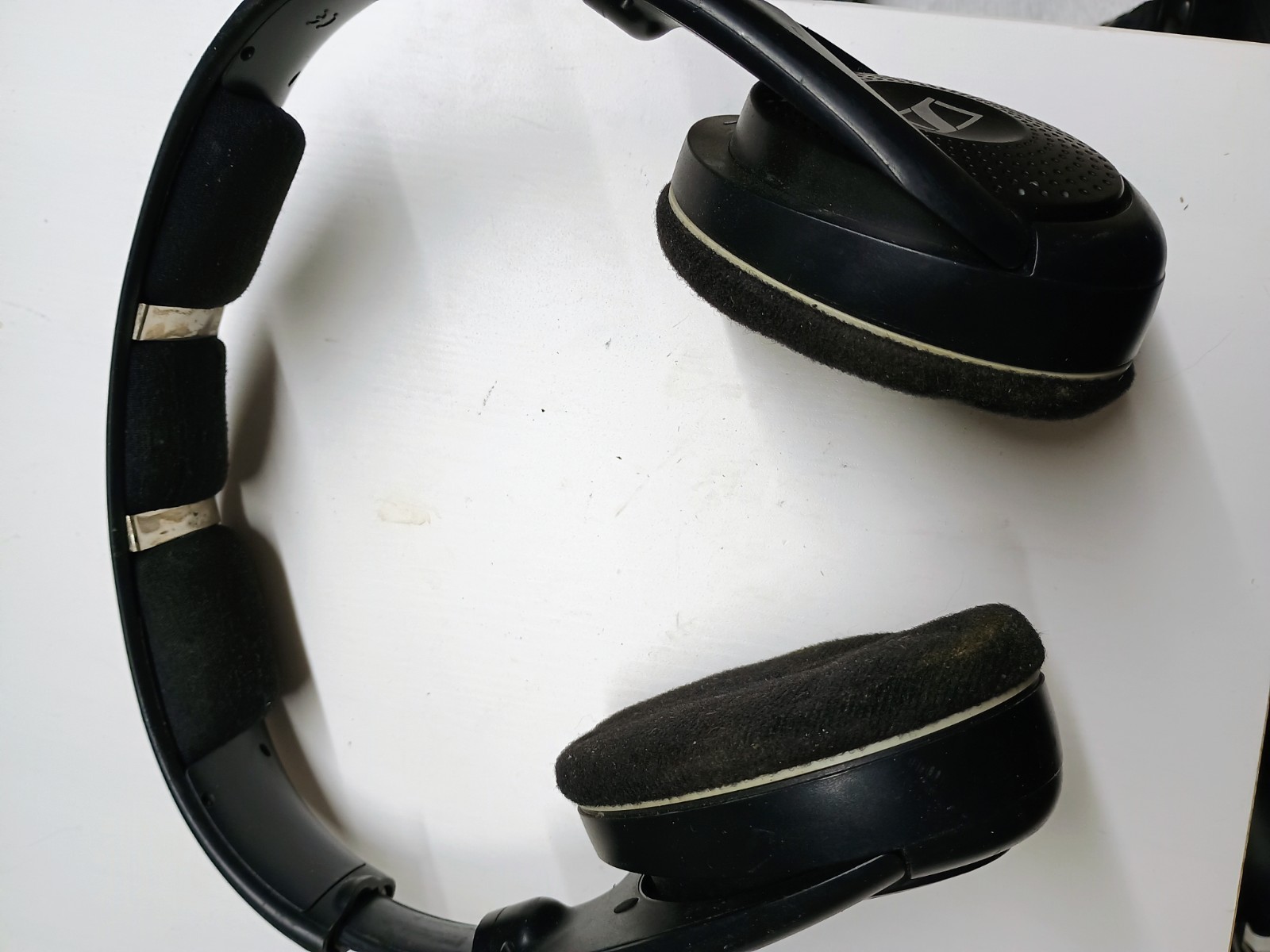 Sennheiser HDR 120 Wireless RF Headphones Rechargeable Untested