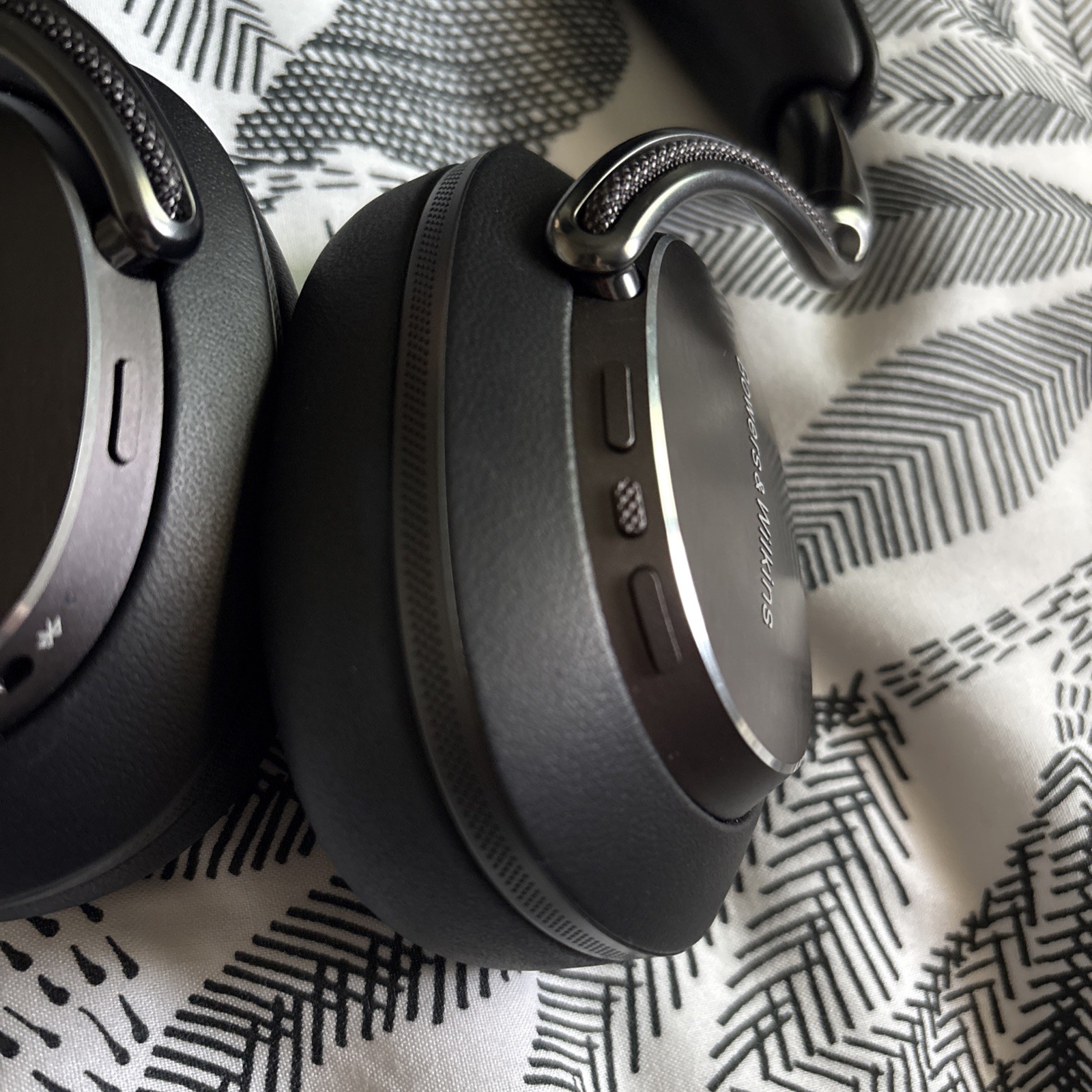 Bowers & Wilkins Px8 S2 Wireless ANC Over-Ear Headphones Onyx Black Hi-Res