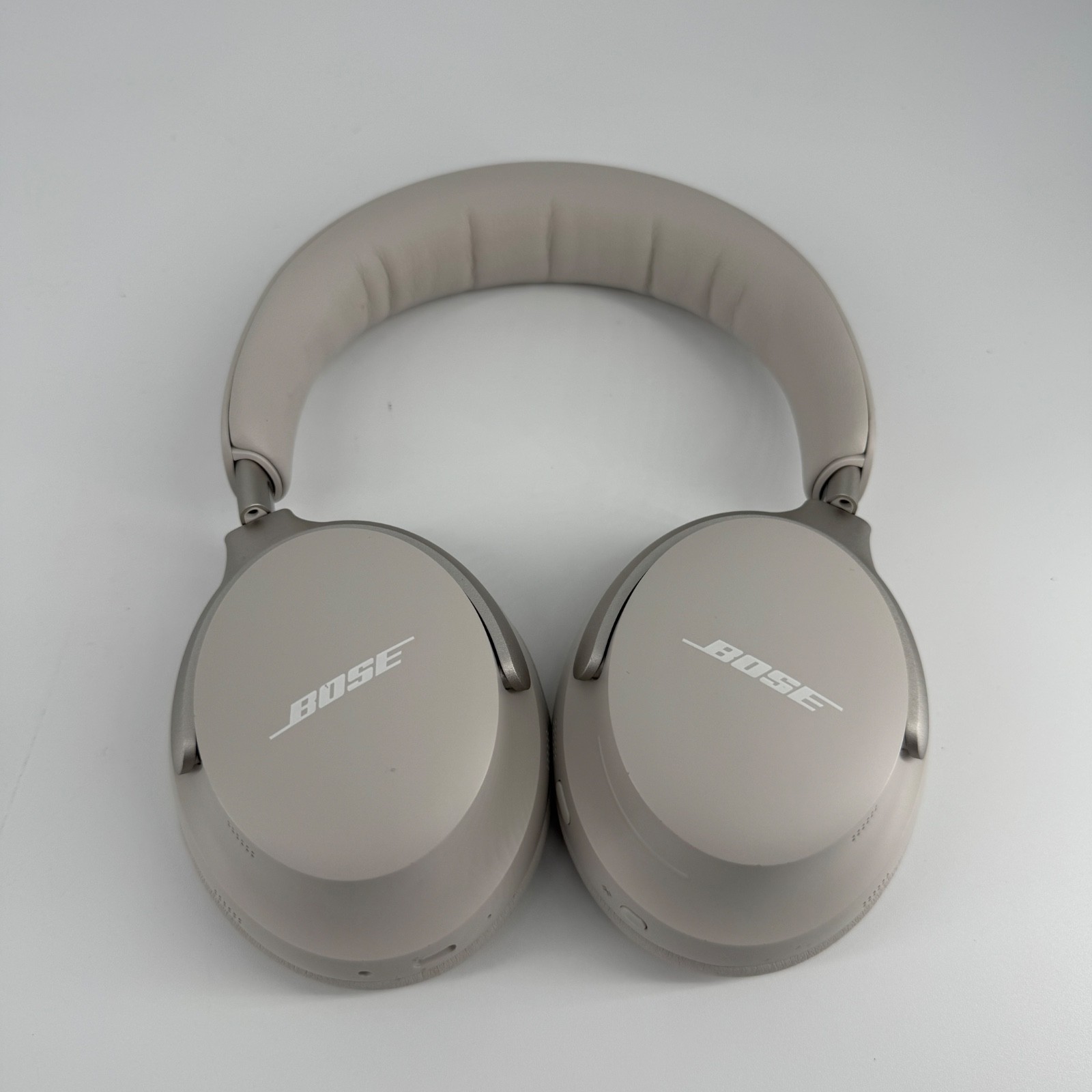 Bose QuietComfort Ultra Over-Ear Headphones – White Smoke w/ Case + Cord