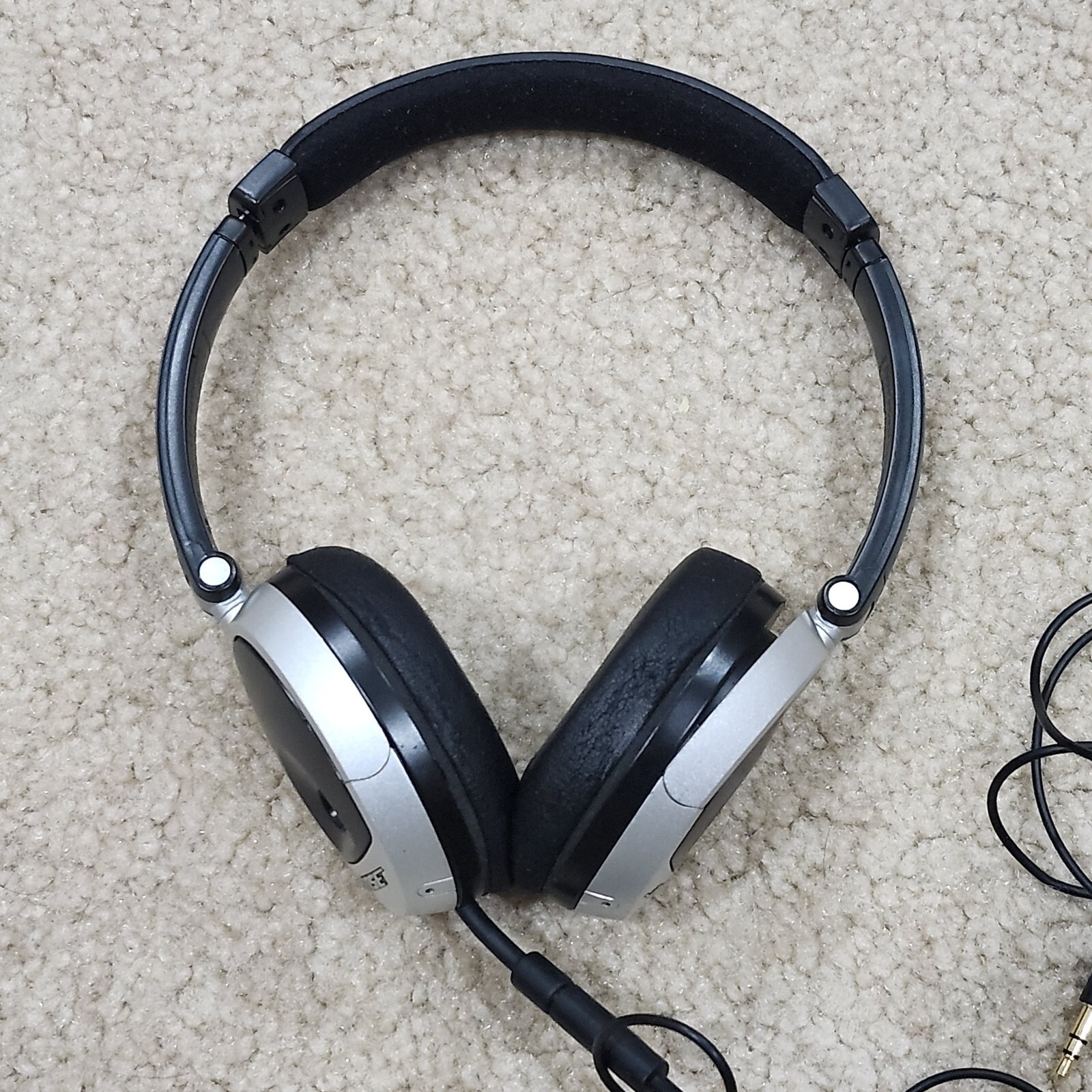 BOSE Wired Headphones With Case 2.5mm Jack