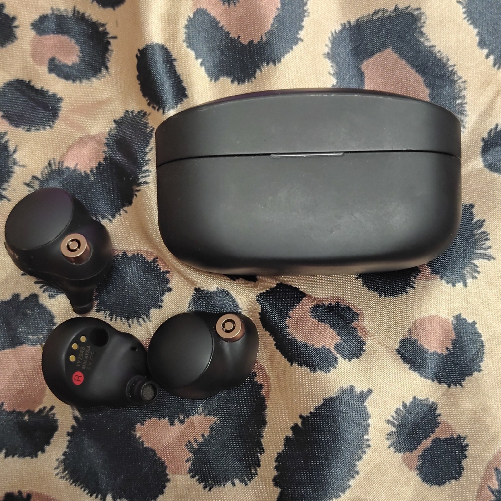 Sony WF-1000XM4 Earbuds For Parts Or Repair