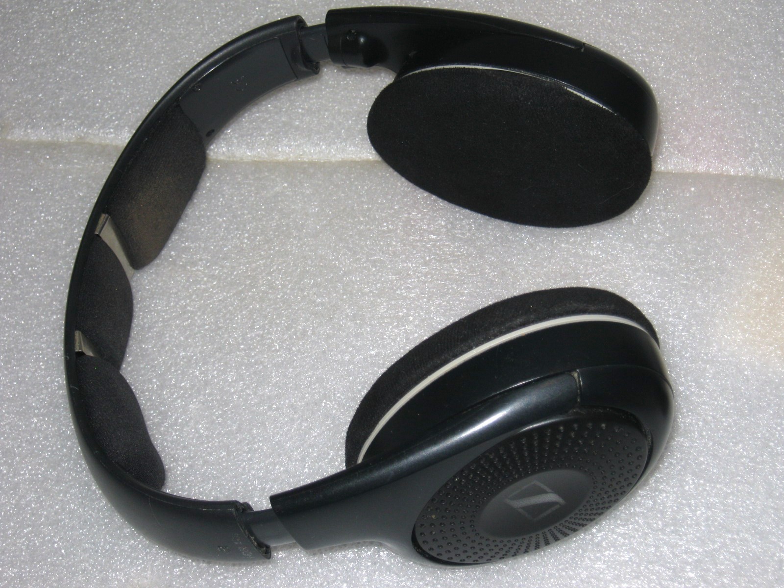 Sennheiser RS 120 HDR RF Wireless Headphones w/Dock Tested Working TV System