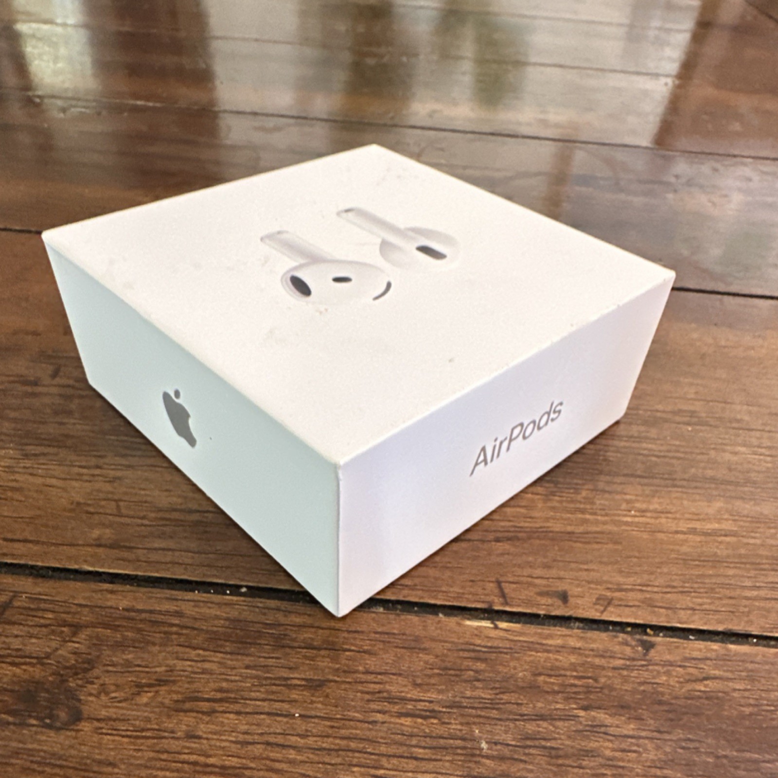 Apple AirPods 4 Bluetooth Wireless In-Ear Earbuds White Charging Case Used twice
