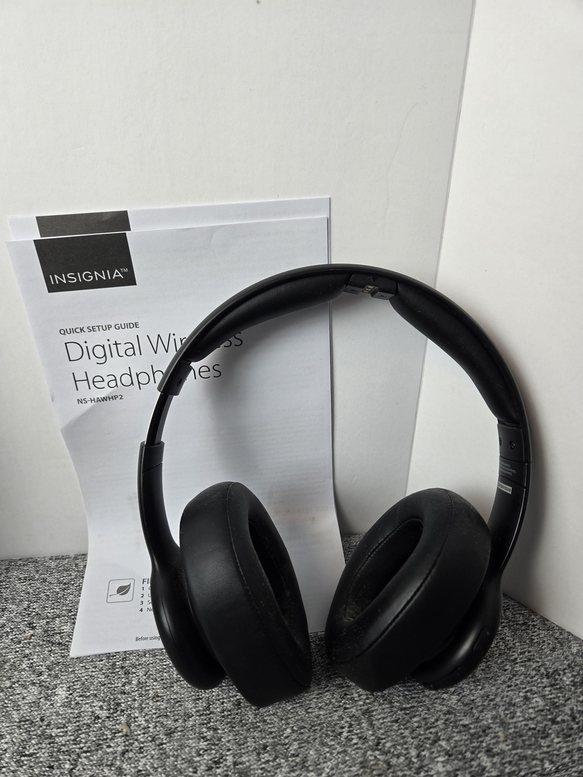 Insignia NS-HAWHP2 Digital Wireless Headphones Black 2.4GHz RF TV Audio Over-Ear