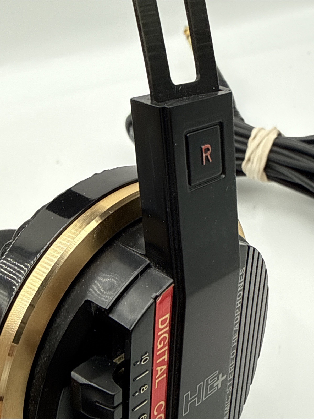 Vintage HE+ HE 325 Over The Ear Dynamic Stereo Headphones 1980’s