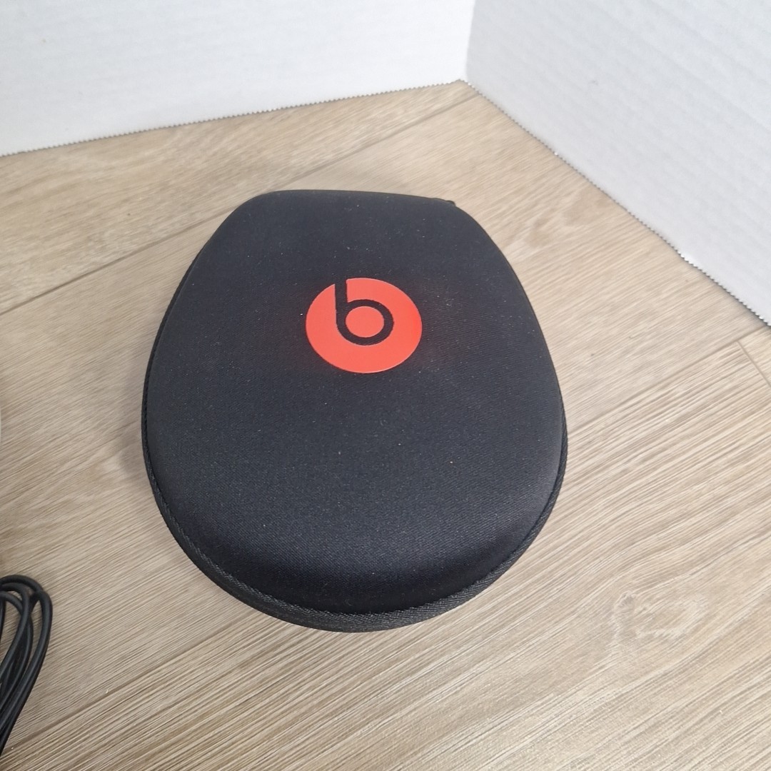 Beats Mixr Mixer Headphones White with audio cable and case
