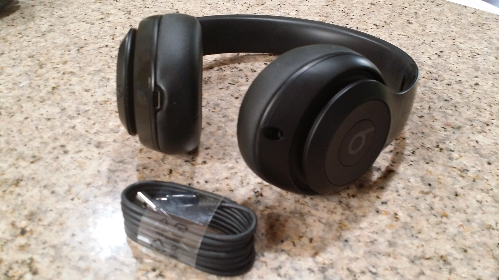 Beats by Dr. Dre Studio Pro Wireless Bluetooth Over-Ear headphones Gold/Black