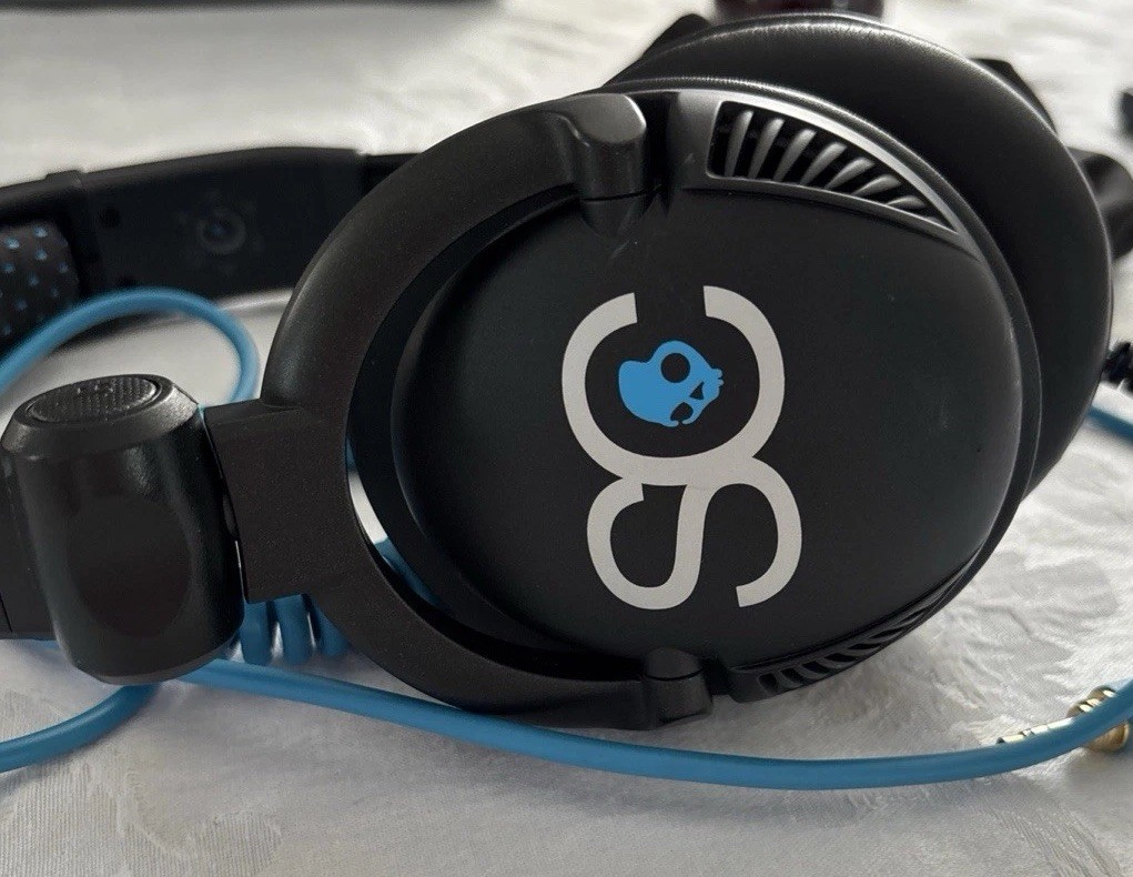 SkullCandy SK Pro Throwback DJ Wired Headphones With Bag, Black And Blue, Tested