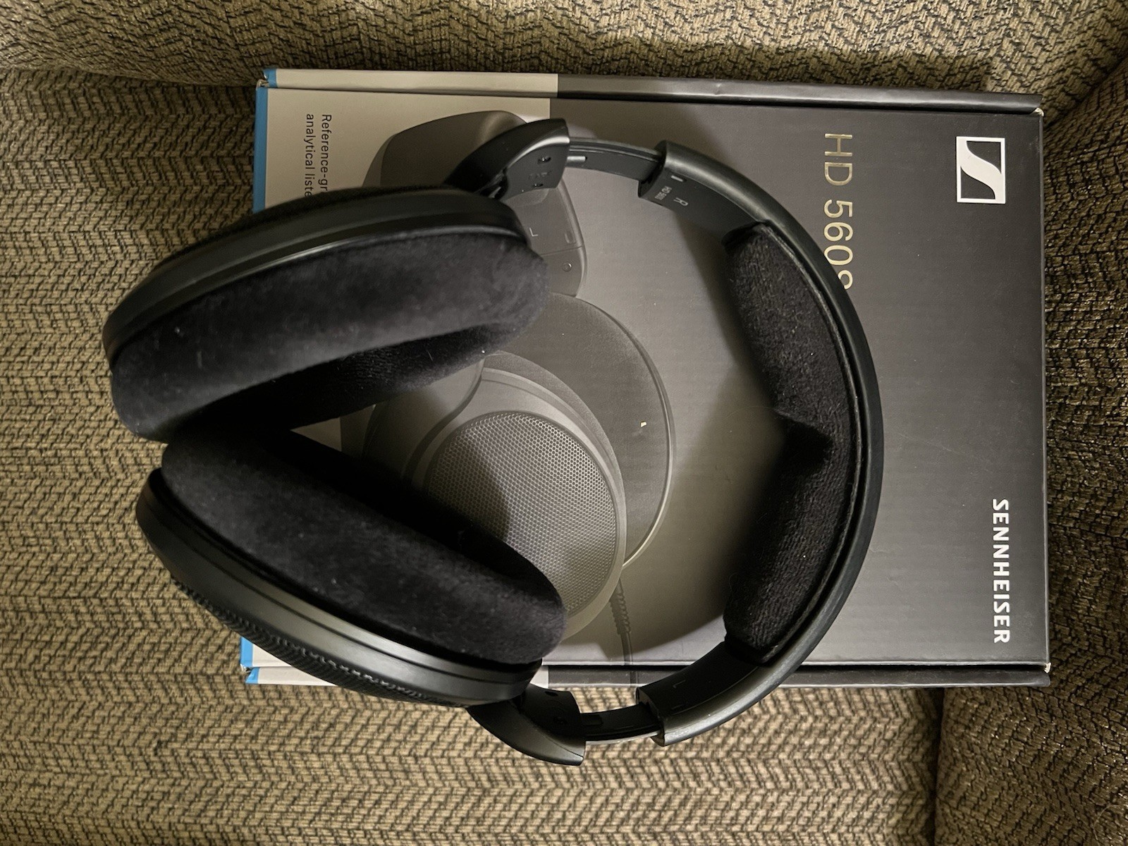 Sennheiser HD 560 S Audiophile Headphones + Carrying Case & Two Extra Cables