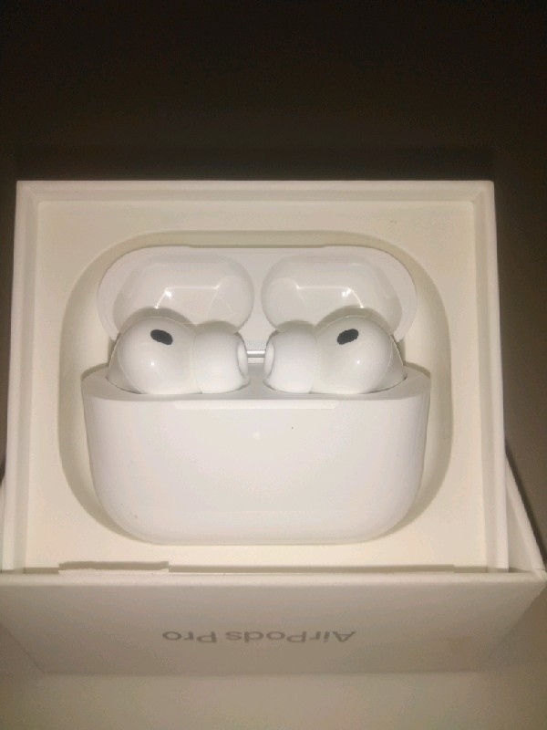 Apple AirPods Pro 3 Wireless Earbuds White Spatial Audio Heart Rate Sensing ANC