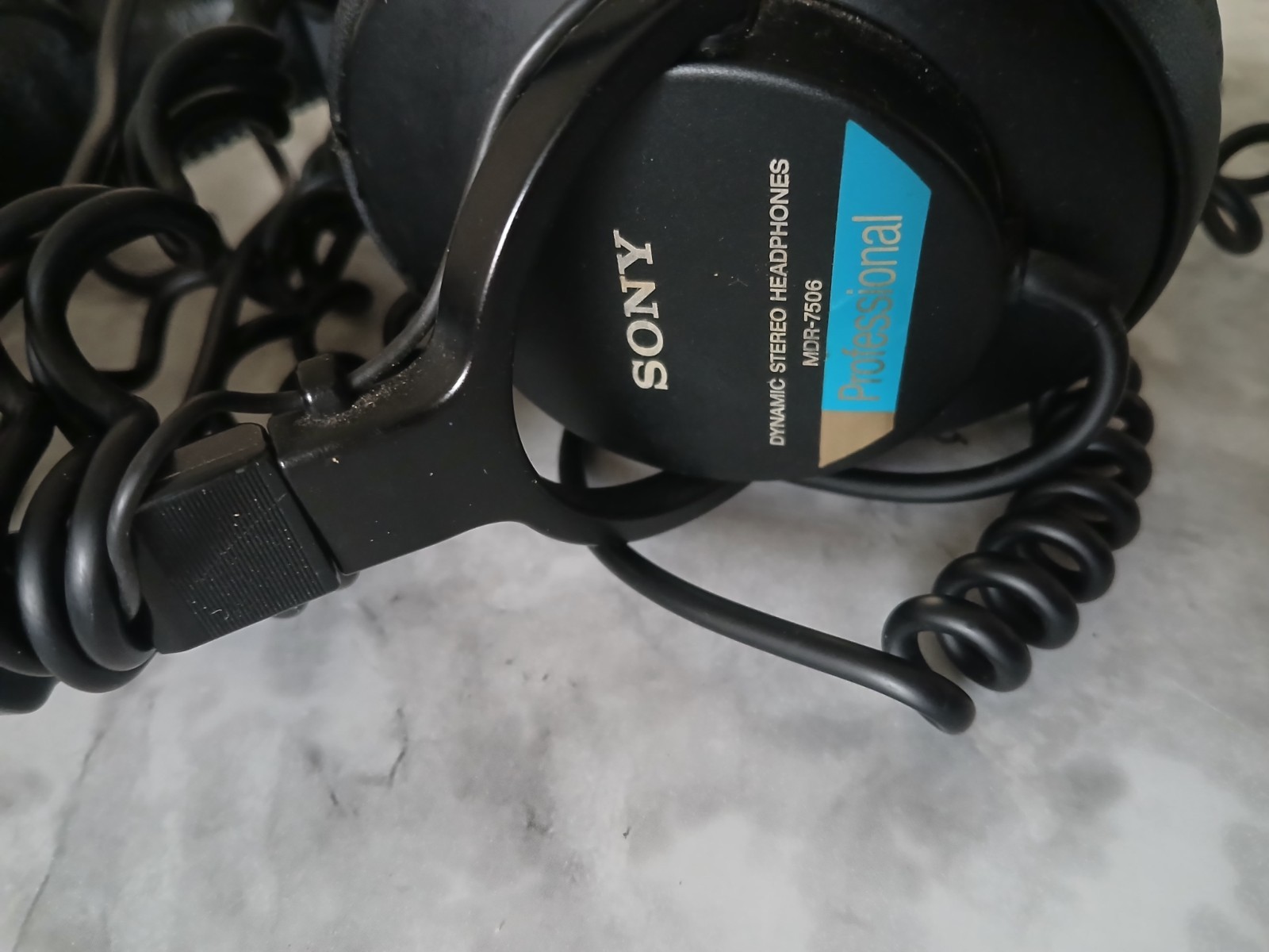 SONY Professional Studio Headphones Monitors: MDR-7506 – Tested -& Work.
