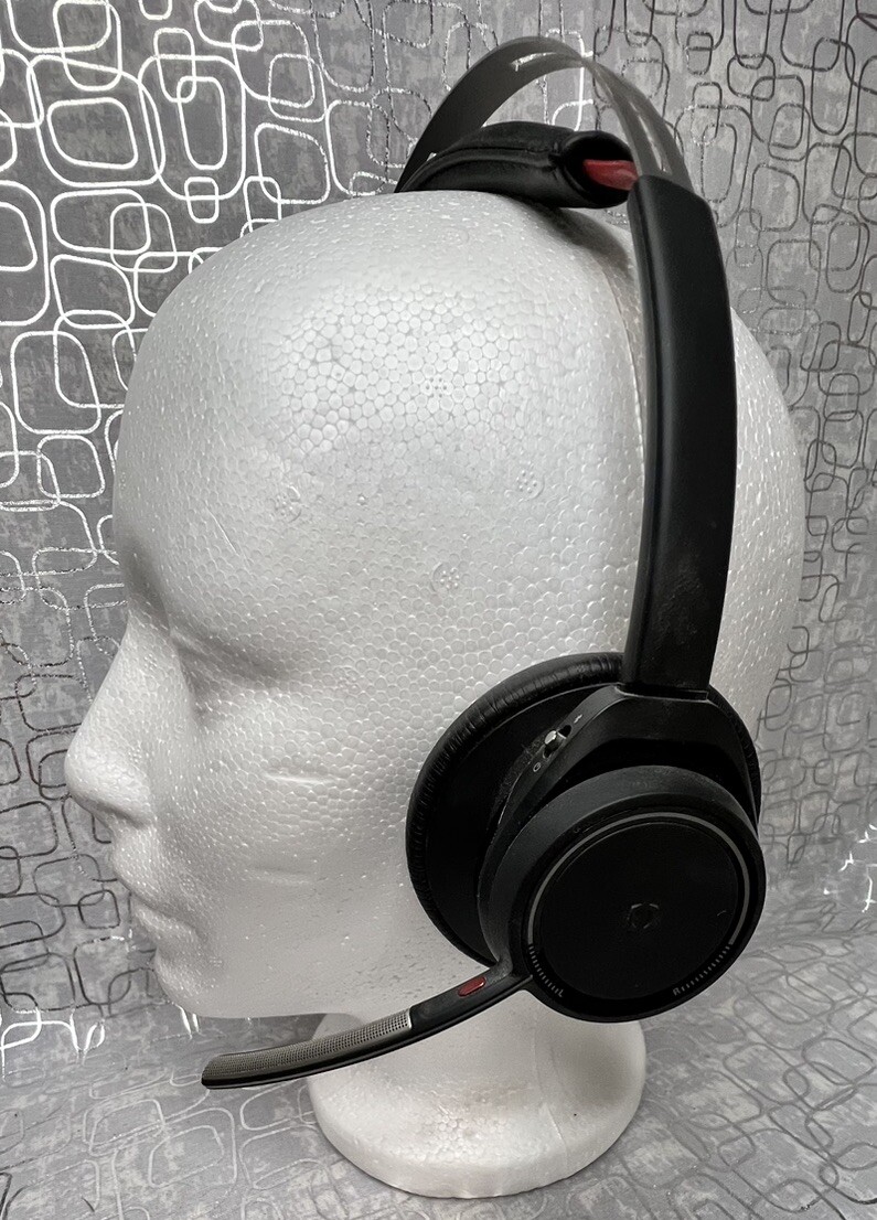 Plantronics B825 Voyager Focus UC Binaural Bluetooth Boom Headset w/ Charge Base