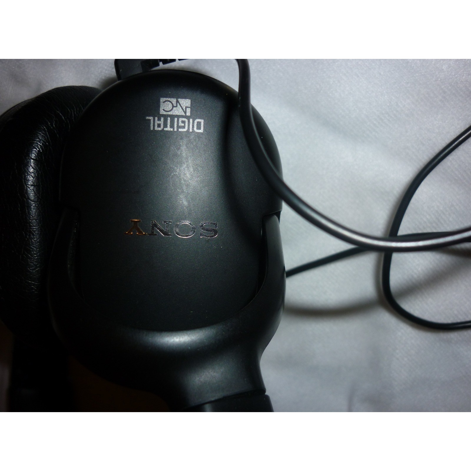 Sony MDR-NC500D Digital Noise Canceling Headphones Travel Case Bundle