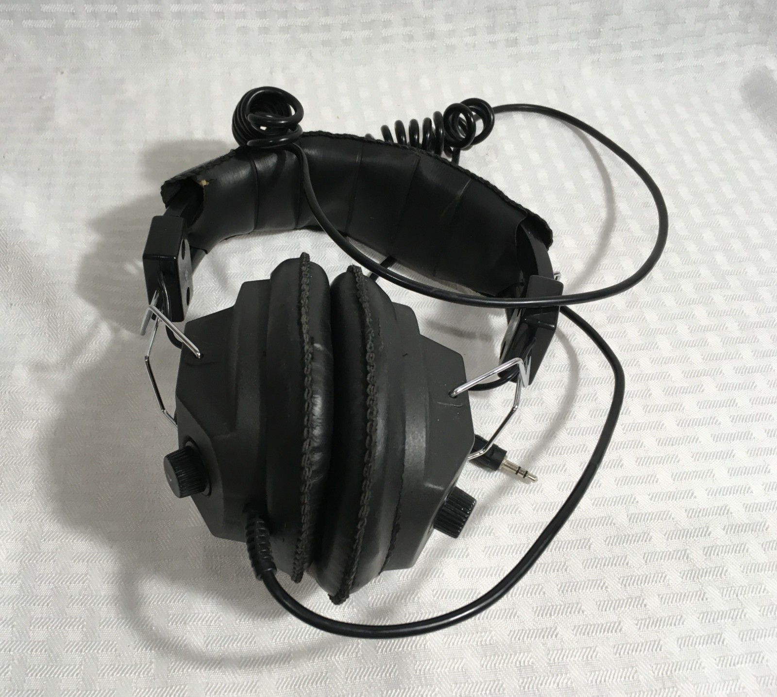 CALIFONE 068AV HEADPHONES / BLACK / SWITCHABLE STEREO – MONO / COILED CORD