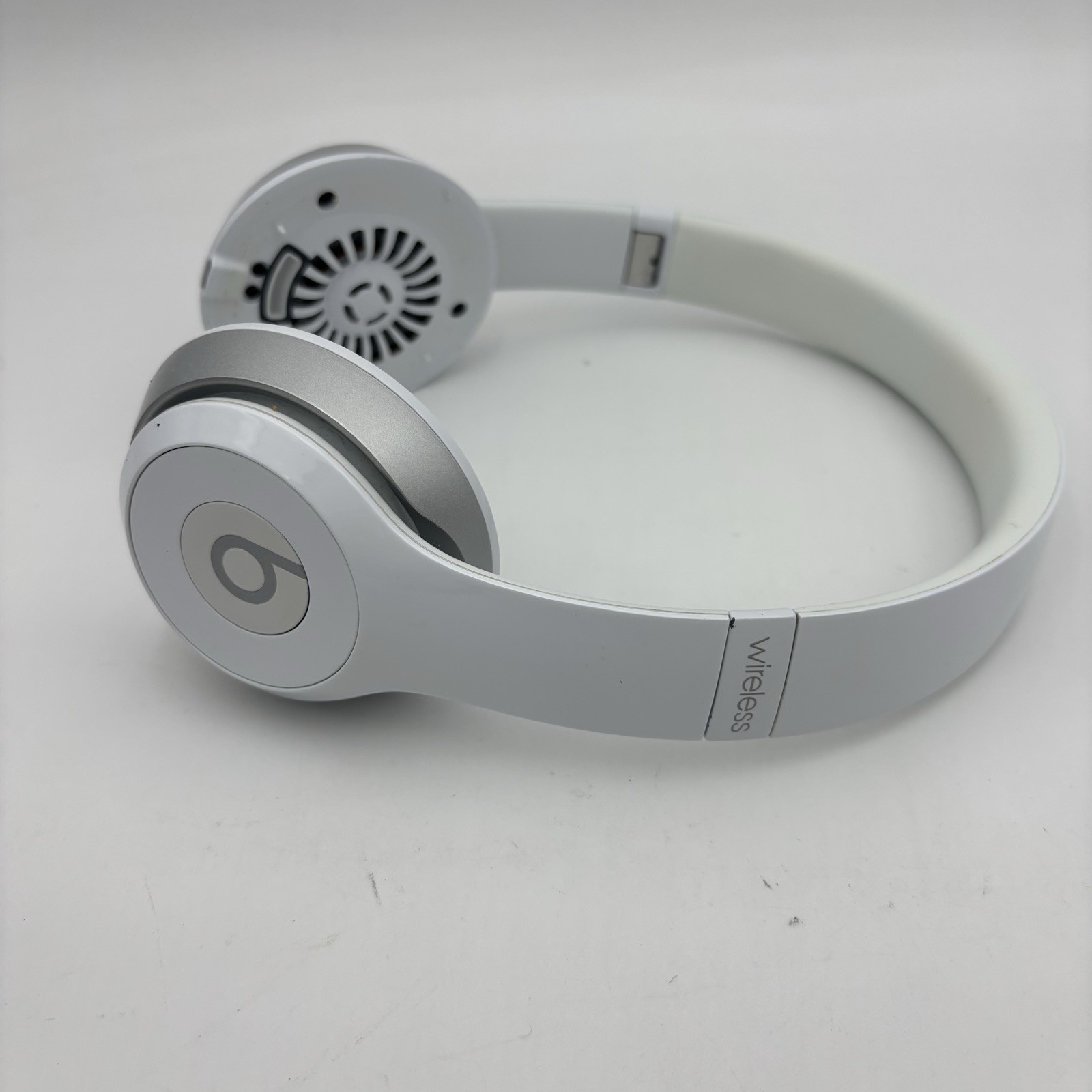 Beats B0534 Solo 2 Wireless On-Ear Bluetooth Headphones in White *READ*