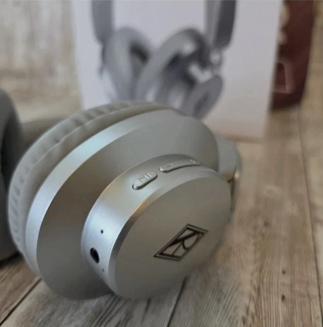 Ralph Lauren Unisex Wireless Headphones Gray/Silver – Brand new
