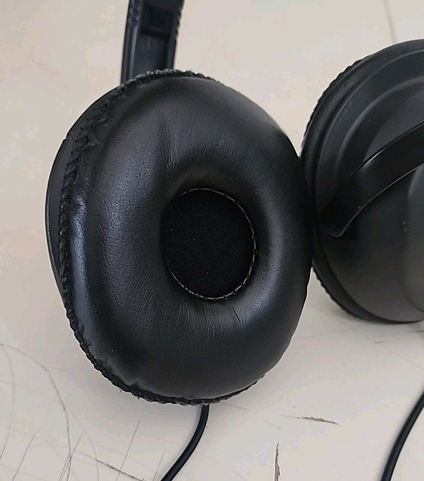 Vintage Sony MDR CD250 Digital Reference Corded Stereo Headphones 30mm Drivers