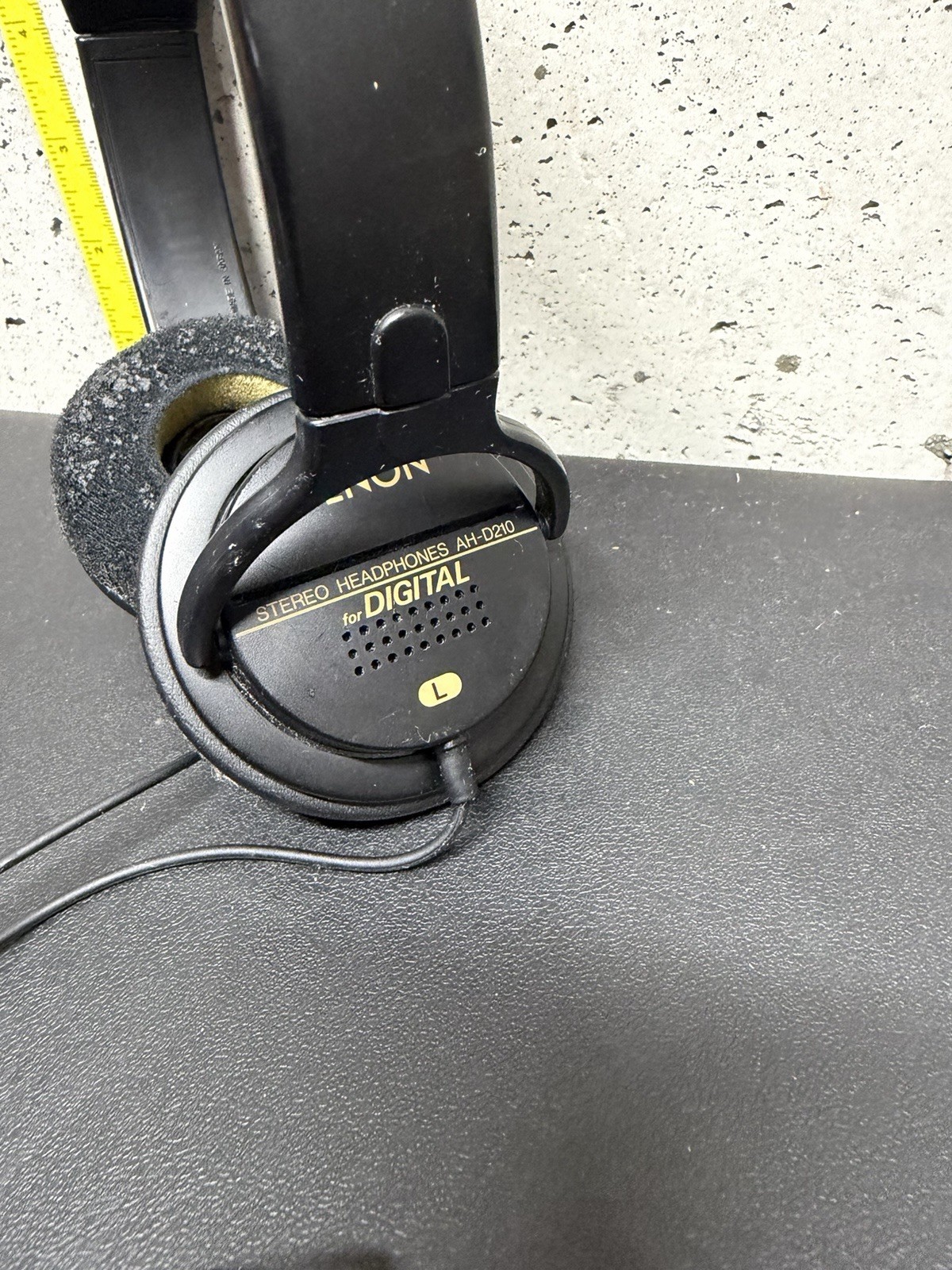 Vintage Denon AH-D210 Digital Stereo Headphones – wired – Tested Working RARE