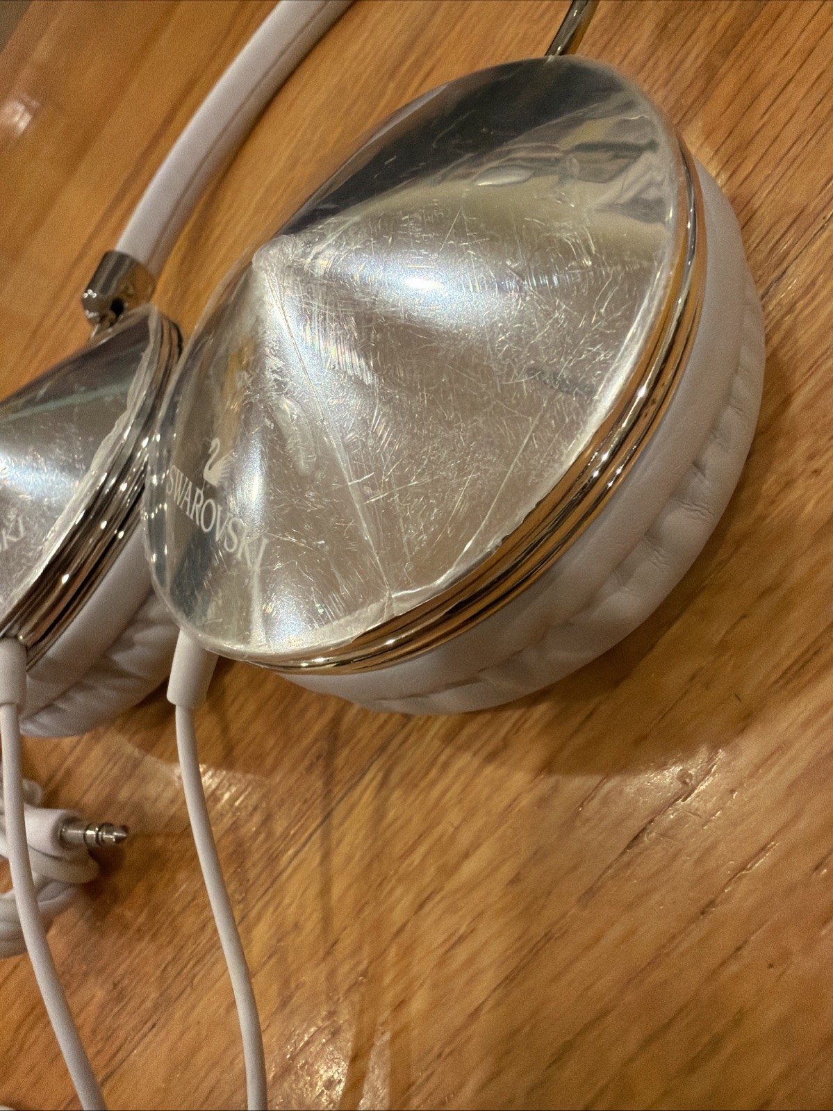 Swarovski Frends Taylor Silver and White Headphones-Never Worn