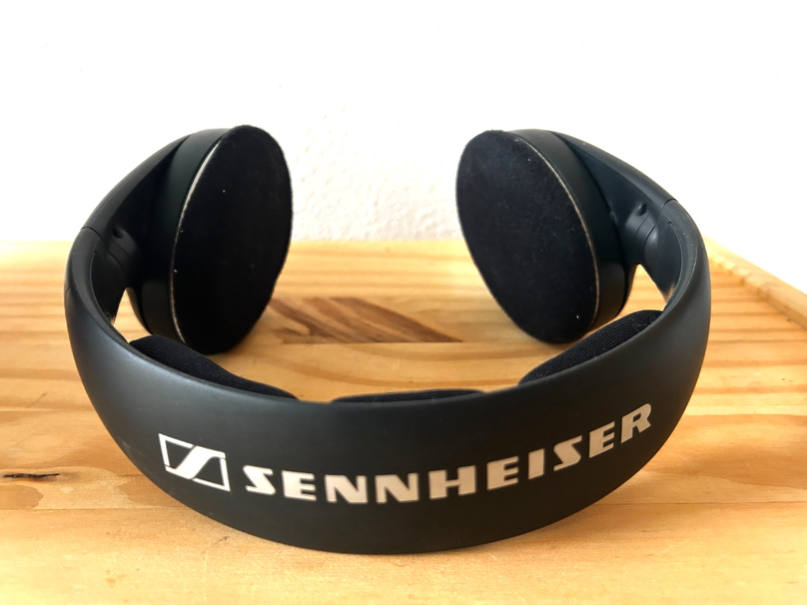 Sennheiser RS 120 Wireless Headphones System w/ Dock HDR 120 On-Ear, Cords