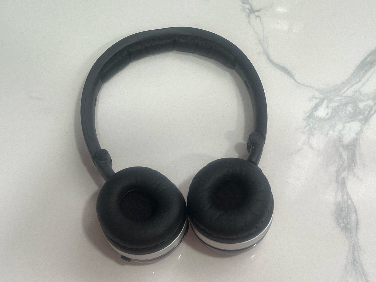 Mercedes Benz AKG Model P10X Wireless Headphones with Case #H2