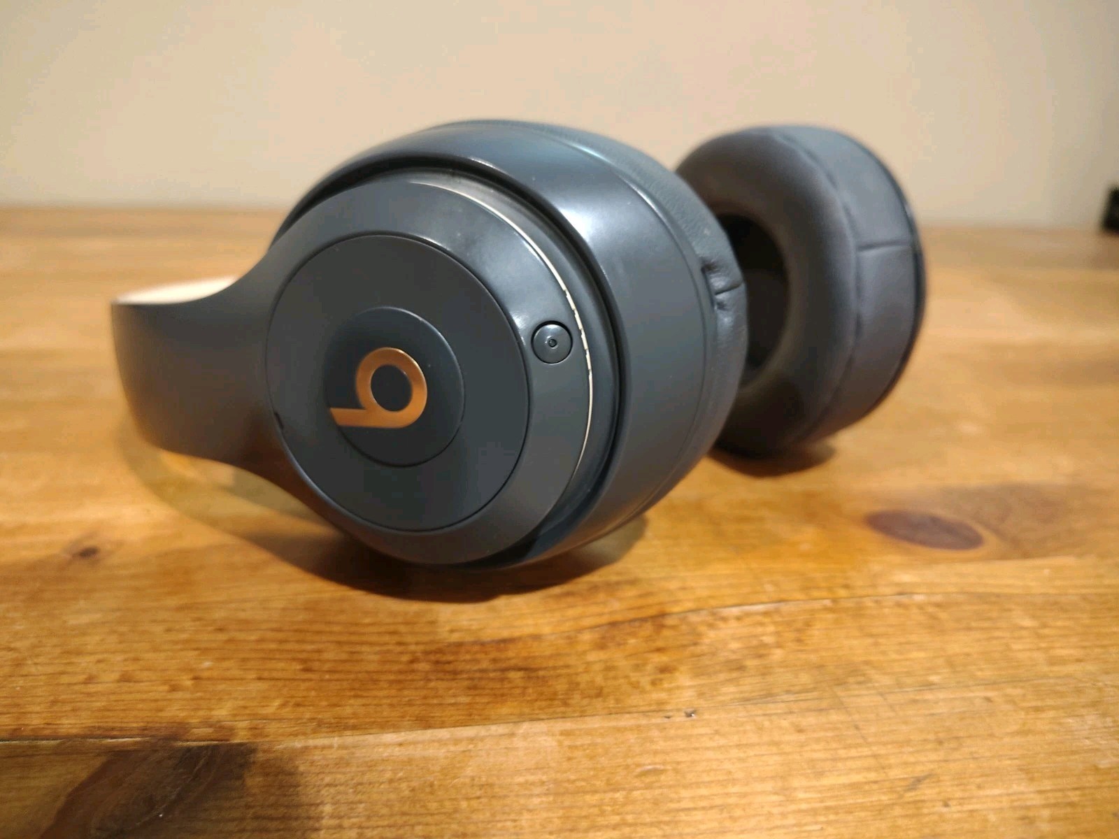 Beats Studio3 Wireless Over-Ear Headphones Matte Black Gold Pure ANC Bluetooth