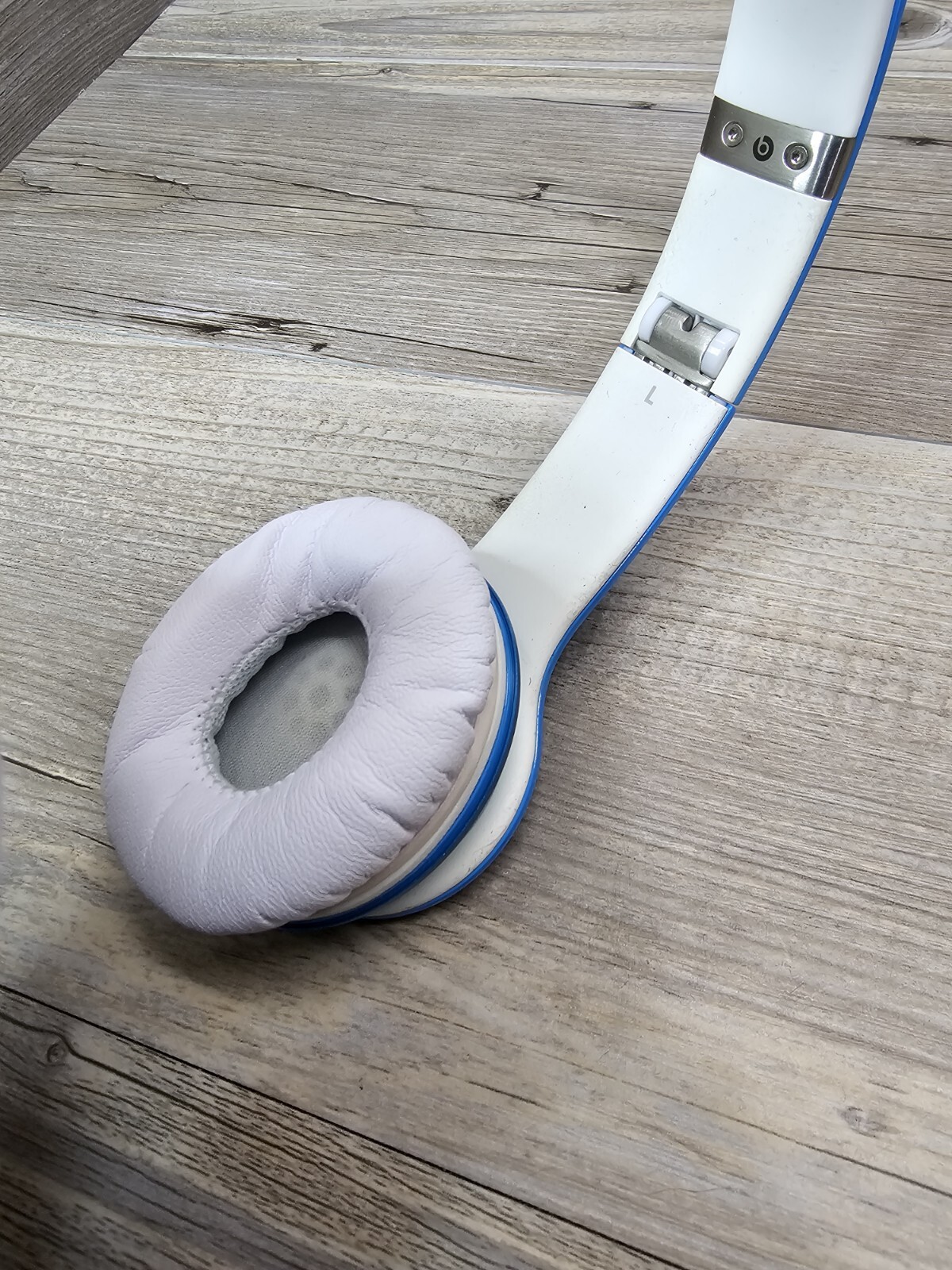 Beats By Dr. Dre Headphone Solo HD White & Light Ice Blue Wired foldable