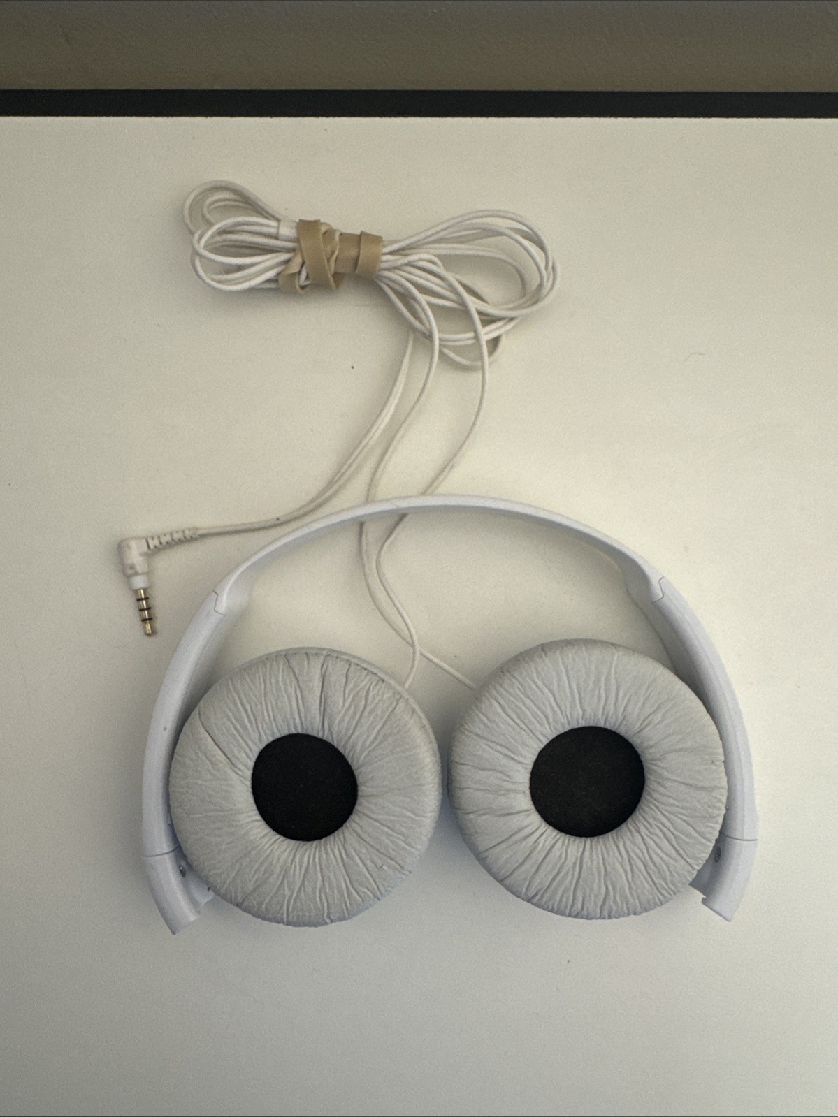 Sony MDR-ZX110 Ear-Pad (On the Ear) Headband Headphones – White – D