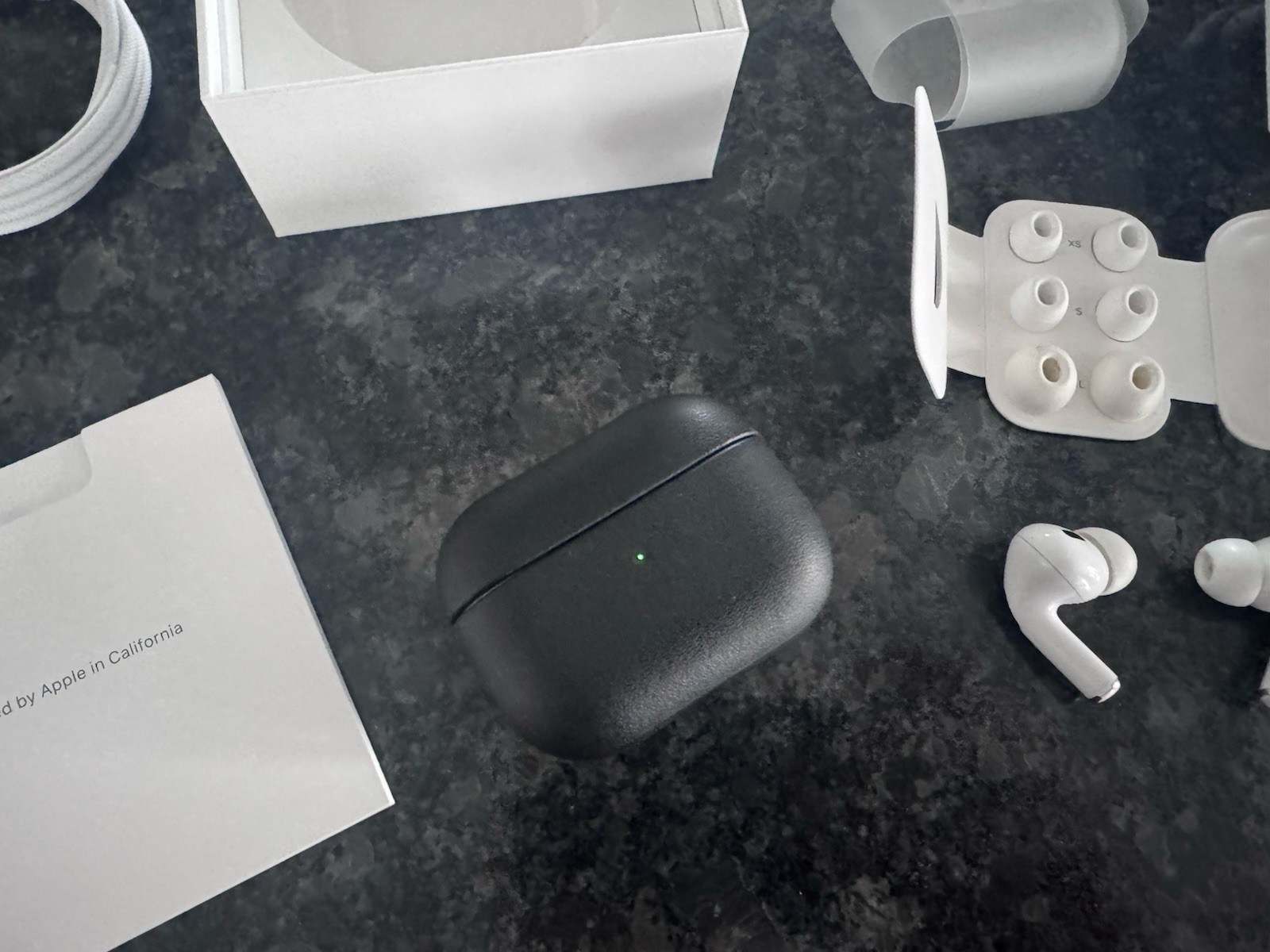 Apple Airpods Pro 2nd Wireless Active Noise Cancelling USB-C Complete MTJV3AM/A