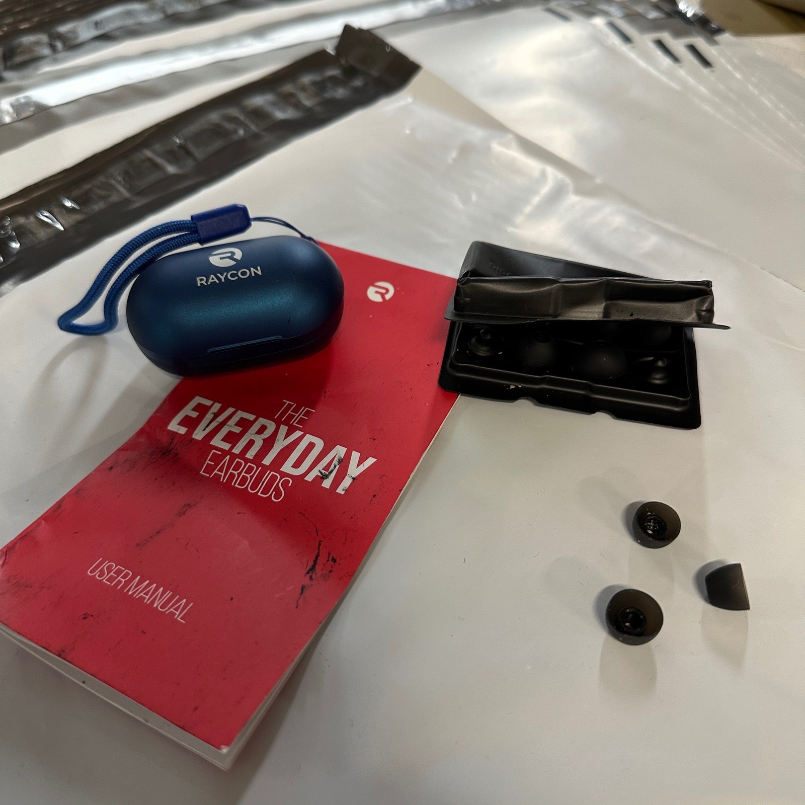 Raycon The Everyday Earbuds RBE725 Flare Blue Wireless Bluetooth Headphones Case