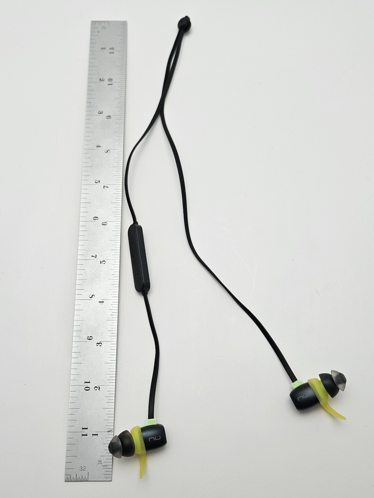 NuForce BE Sport4 BT Sports Earbuds IPX5 Waterproof 10H Playtime Used