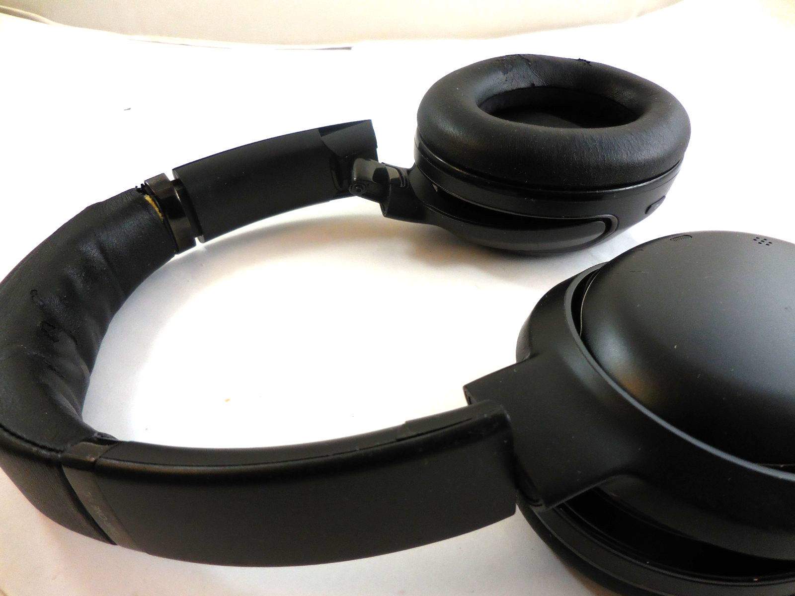 JBL Tour ONE M2 Wireless Over-Ear Noise Cancelling Headphone-Black(Hinge Broken)