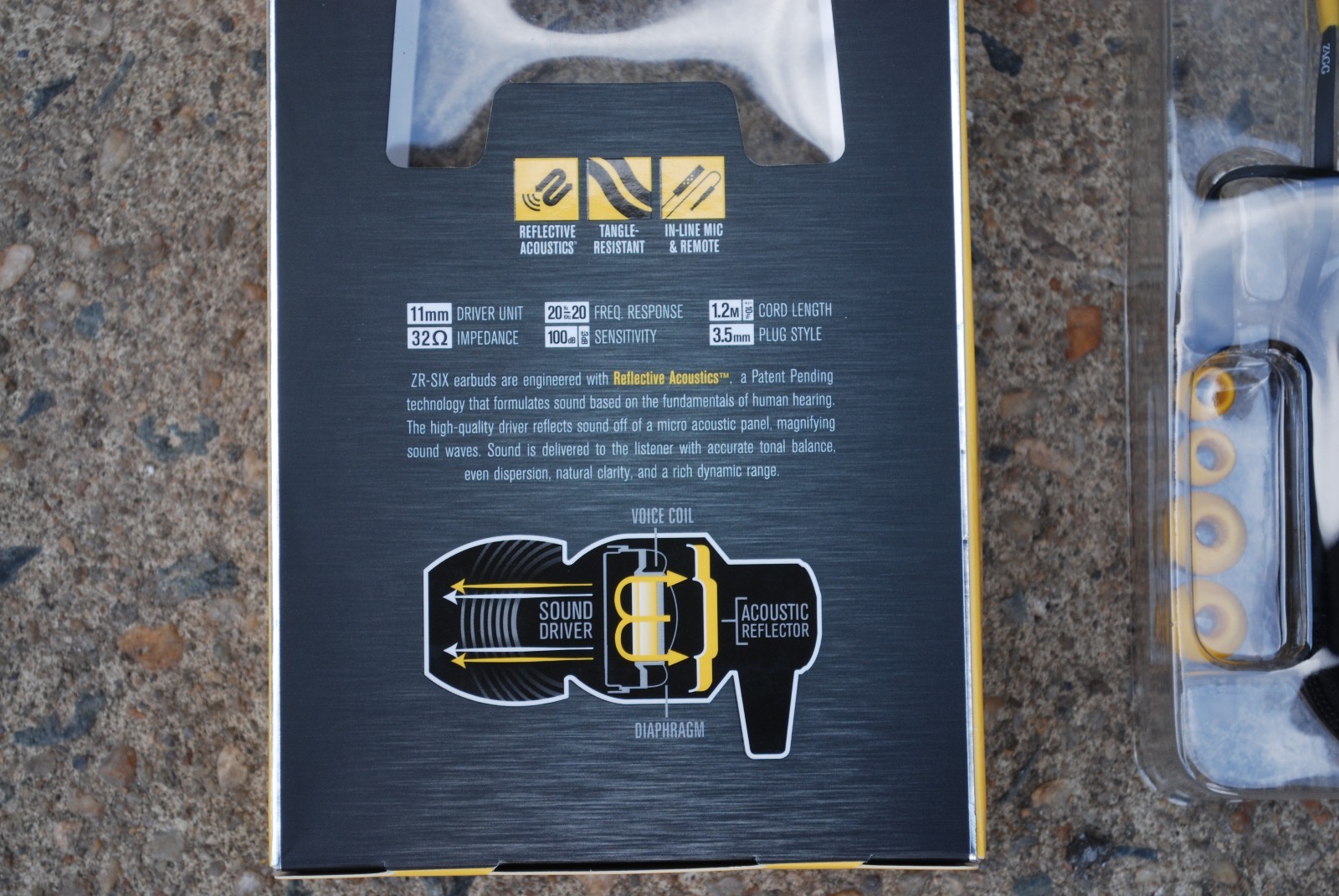 ZAGG ZR SIX EARBUDS REFLECTIVE ACOUSTICS BLACK & YELLOW W/ MIC/REMOTE & POUCH