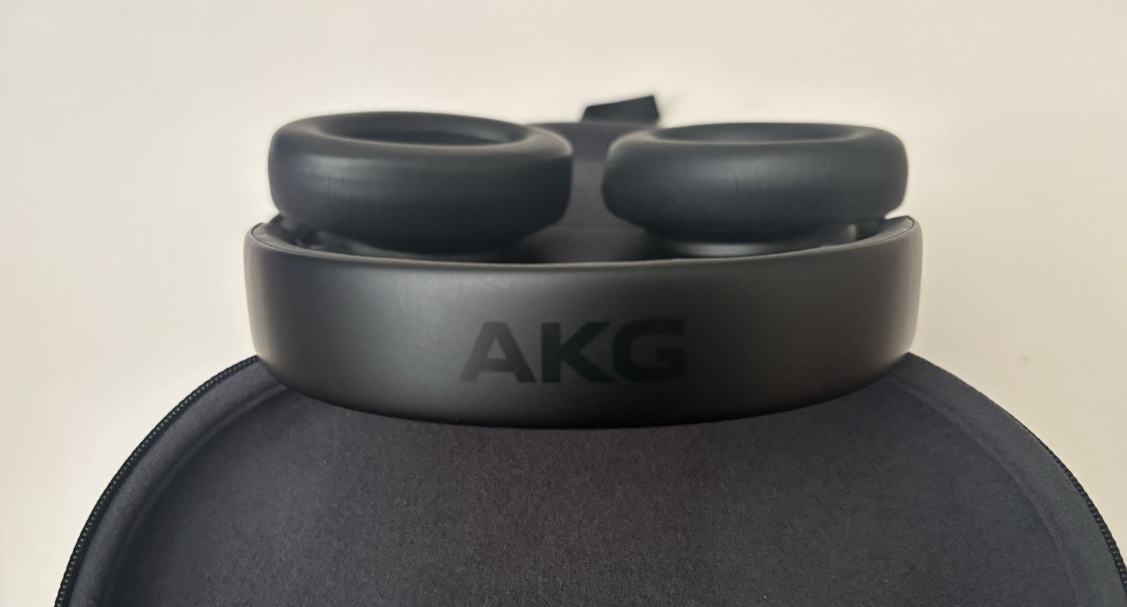 Harman AKG N9 Hybrid Wireless Headphones Black – Open Box