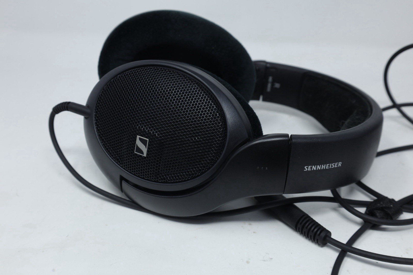 Sennheiser HD 560S Audiophile Headphones Over-The-Ear – Free shipping