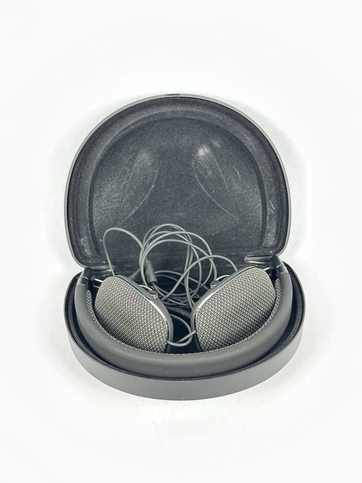 Bowers & Wilkins P3 Headphones On-Ear Foldable Protective Hard Case Excellent