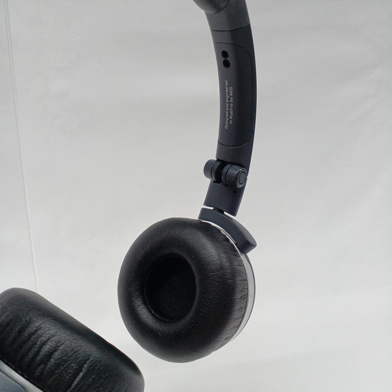 AKG K450 Closed-Back Over-Ear Headphones Dynamic 32Ω Used with Warranty